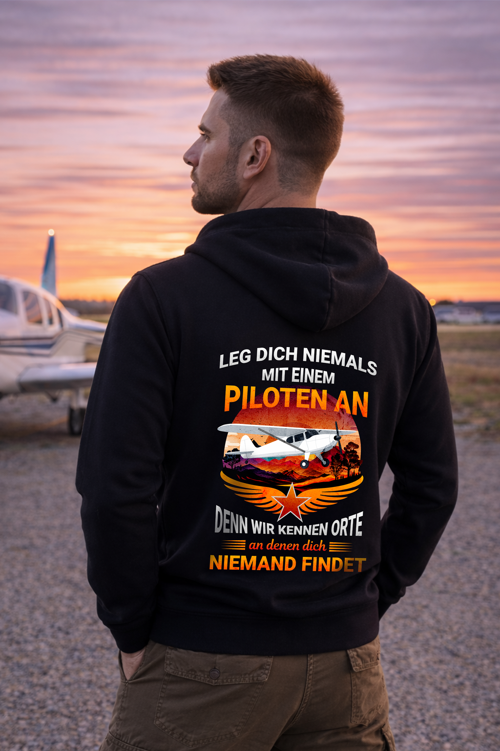 Zipper Hoodie - Leg dich niemals mit einem Piloten an mit Backprint