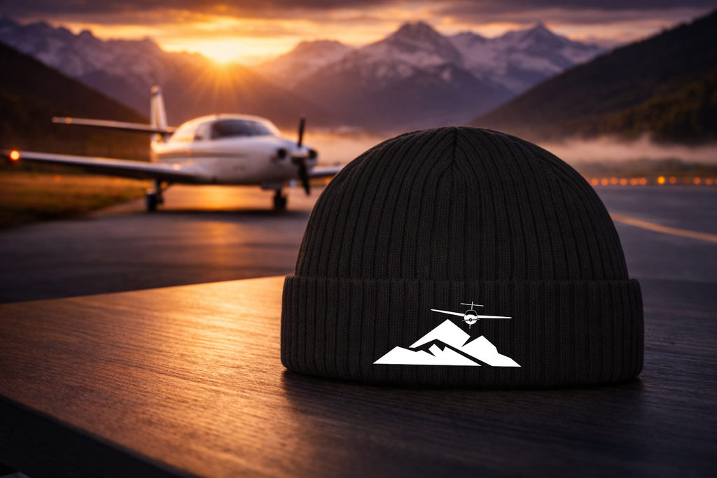 Mütze - Flugzeug mit Bergen